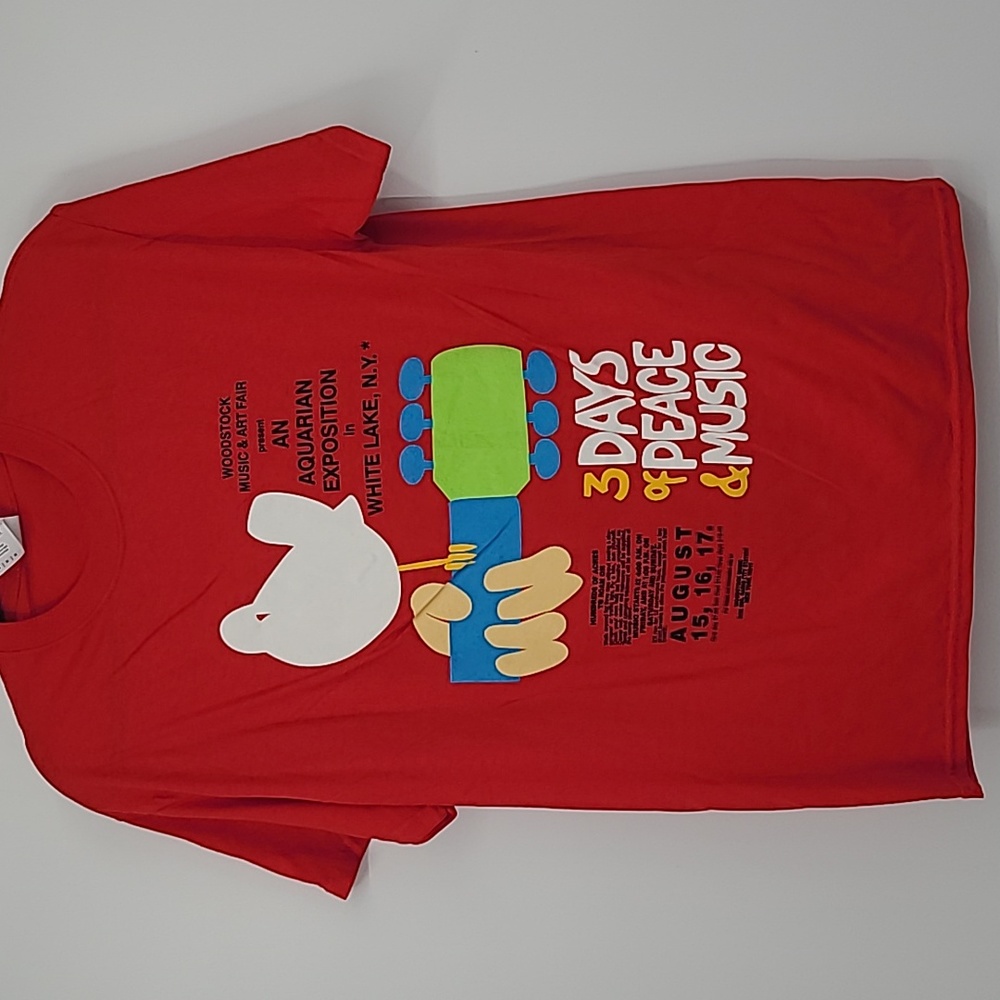 New without tag Gildan Woodstock poster tshirt red medium